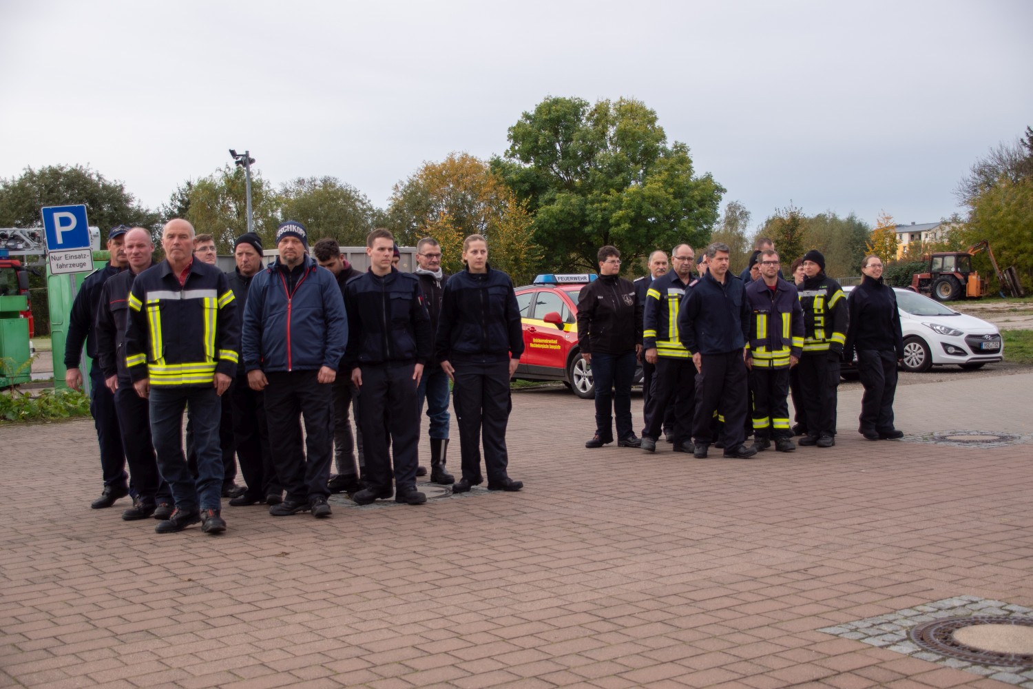 Feuerwehrleute trainieren hart für den Zapfenstreich, Oktober 2019_02